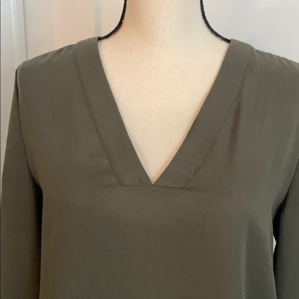 Express 3/4 Sleeve High/Low - Picture 2 of 4